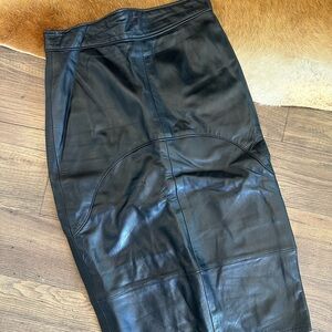 Chic Black Leather Pencil Skirt